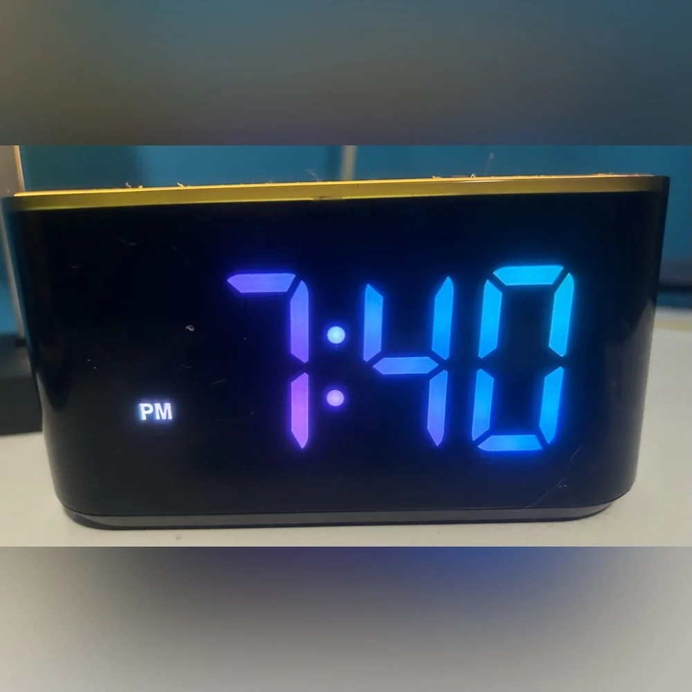 Alarm clock - Picture 5 of 10